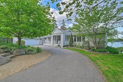 Image de Lovely Waterfront Owls Head Home w/ Own Beach