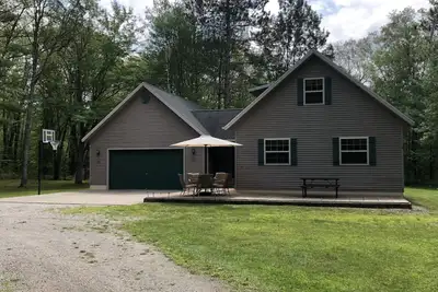 Image de 3 Br Home - enjoy tranquil, relaxing fun in the woods of Lewiston, Michigan