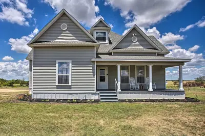 Image de Decatur Farmhouse Getaway w/ Deck & Backyard