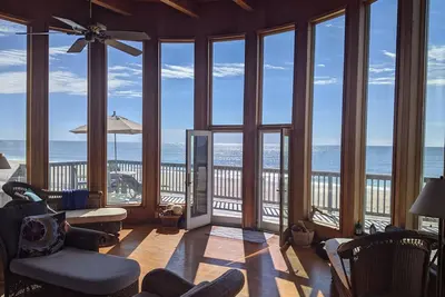 Image de Relaxing Oceanfront Retreat W/ Jacuzzi And Private Steps To Beach