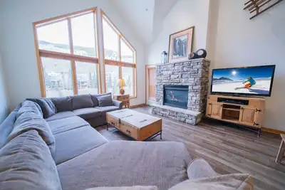 Image de Perfect for Families, Quick Walk to River Run!
