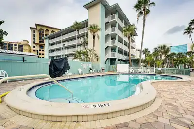 Image de 2 Blocks to Clearwater Beach: Walkable Coastal Gem
