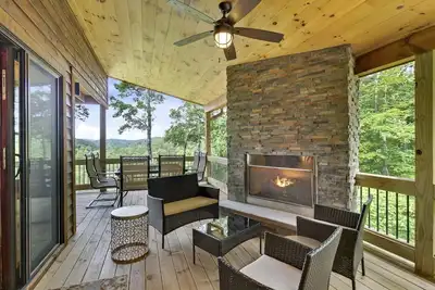 Image de Hot Tub & Mtn Views! Creekside Mineral Bluff Cabin
