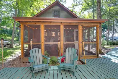 Image de Quaint & Cozy Lake Cabin w/ Dock & Beach Access!