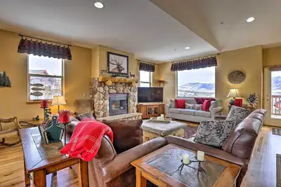 Image de 11 Mi to Keystone: Silverthorne Condo w/ Deck