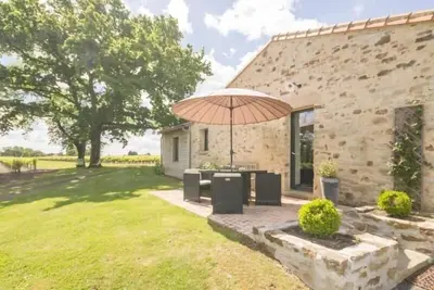 Image de Gîte de charme avec piscine chauffée et WiFi - 2 chambres