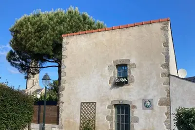 Image de Charmante maison rénovée au calme avec jardin privatif, à 500m des plages et proche commerces