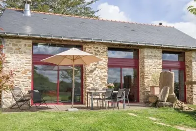 Image de Gîte cosy proche Canal Nantes-Brest, 14 pers, jardin, poêle, wifi, draps inclus, près de Nantes