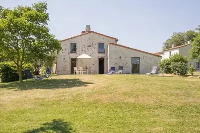 Image de Maison Traditionnelle au Calme avec Jardin et Wifi