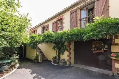 Gîte rénové à Corcoué-sur-Logne avec étang privé et équipements bébé