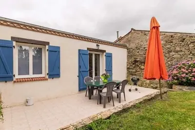 Image de Gîte familial avec jardin clos, à 25 km de Nantes, WiFi, vélos et jeux pour enfants.