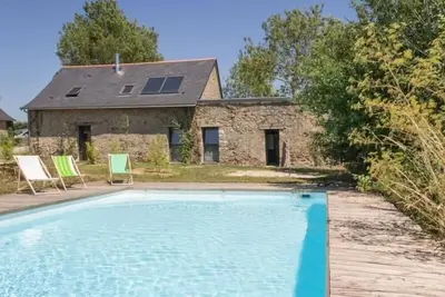 Image de Gîte écolabel entre Angers et Loire, piscine chauffée, jardin clos, calme et charme authentique