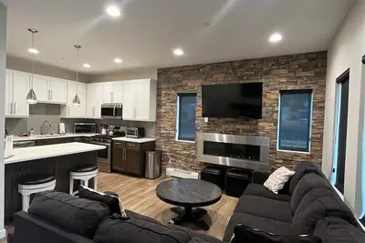 Image de Rambler's Retreat / Sleeps 8 / Lakefront View