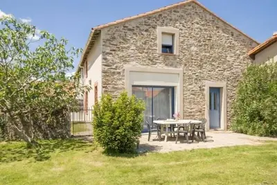 Image de Gîte rénové sur domaine viticole bio, proche de Nantes et Pornic, jardin clos, vélos à disposition