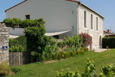Image de Gîte confortable au cœur des vignes avec terrasse, vélos, WiFi et équipements bébé à 17 km de Nantes