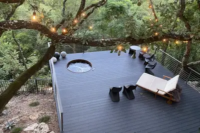 Image de Mid Century Cliffside Greenbelt Stunner