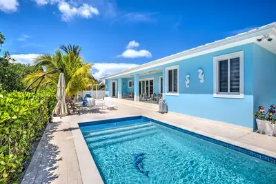 Modern Single Floor Pool Home Ice Maker Dock with Quick Walk to the Beach
