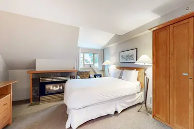 Image de Mountain studio with fireplace, kitchen, & gym - near golf & ski lifts