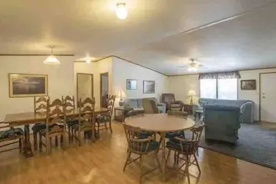 Image de Valentine Lakeside - Poolside 17