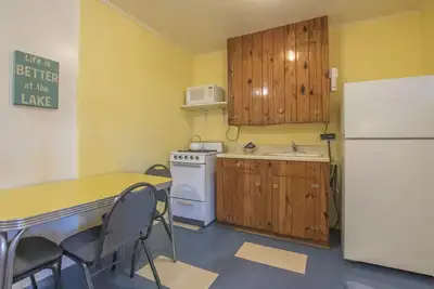 Image de Valentine Lakeside Pet-friendly Cabin 6