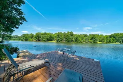 Image de Picture Perfect Lake-Front Getaway