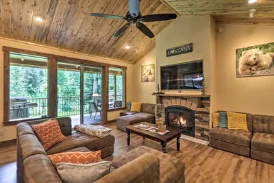 Image de Bigfork Modern Living - Pet & Family Friendly!