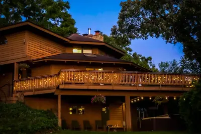 Image de amazing house, with10 mile views, on 300 acres near Galena Territory. Hot tub.