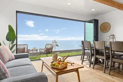 Image de Lower Level Pet Friendly Oceanfront Rental with a Spa P829-2