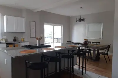 Image de Large 3 Bedroom Home with Bonus Room and Deck