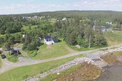 Image de Peaceful/ Oceanfront -  Housekeeping Cottage with water access.