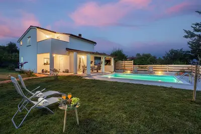 Image de Villa ***** with swimming pool, summer kitchen, WiFi, barbecue