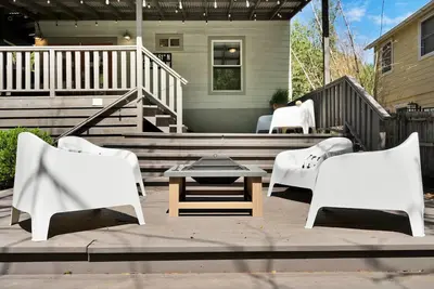 Image de Beautiful + Roomy Homebase | Close to Everything