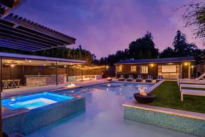 Image de Your Own Private Resort! 🏝9br/10ba Gated Compound✰ Huge Pool, Gym, Yard, Parking