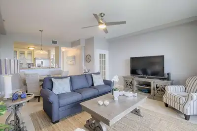 Image de Waterfront 2br Townhome w/ 4 Balconies, Views of River, Bay & St. Pete – Near Beach & Pool