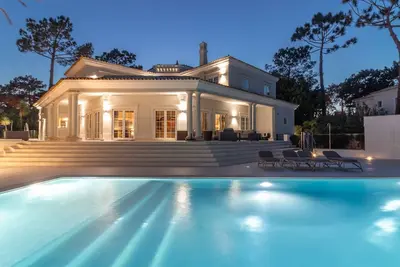 Image de Large elegant Villa overlooking Golf Course with large outdoor Bbq and Pool area