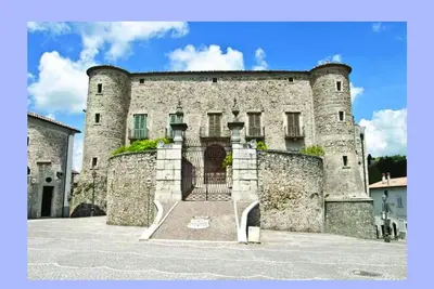 Image de Guest House \" La Corte\" - Royal Purple. Elegance and refinement.