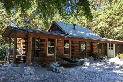 Image de Cozy Log Cabin in peaceful wooded surroundings
