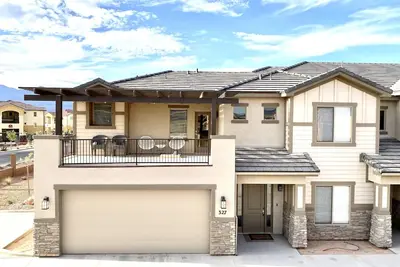 Image de New! ! Luxurious Zion Village Rental 6bd/5ba Sleeps 22+, Pool, Lazy River