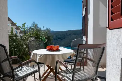 Image de Appartement de deux chambres avec la terrasse et la vue sur le mer Rabac, Labin (A-7622-c)