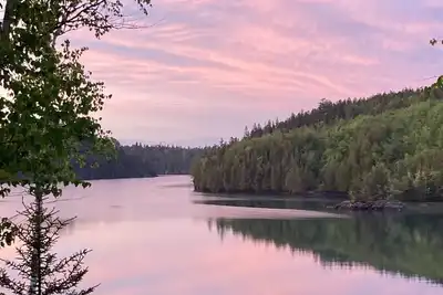 Image de Water front house. A deck you will not want to leave!