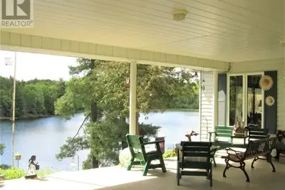 Image de Cottage by The Lake
