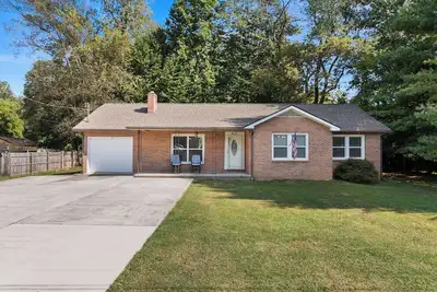 Image de Ronnies Riverfront Porch Swing w/ Hot Tub, Arcade, Kayaks, Riverfront, & 4 Kings