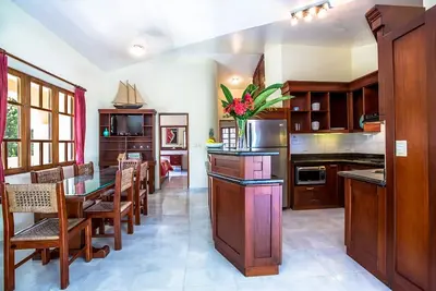 Image de Guest-friendly beachfront penthouse, sea views, top floor, pool, near all!