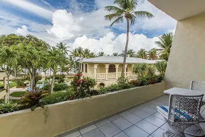 Image de Guest-friendly studio on sandy beach with pool/Ac/WiFi/Tv, near shops/bars