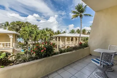 Image de Quiet studio in beachfront luxury residence, fully equipped, with pool, near all