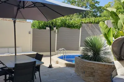 Image de Villa provençale en plein cœur de la cité des parfums, piscine privée et parking