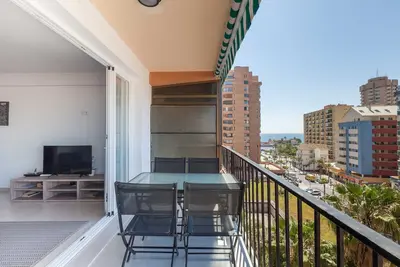 Image de Central apartment with balcony by Costarentals - Ref 92