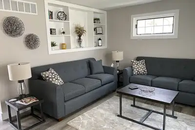 Image de In the Heart of Three Oaks - Steps to Downtown