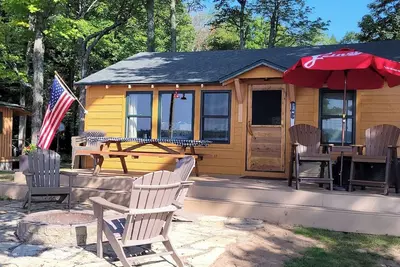 Image de The Bella Loon Cabin on South Twin Lake