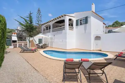 Villa with pool, 5 min walk to bars and restaurants, 10 min to beach, Wif, Ac